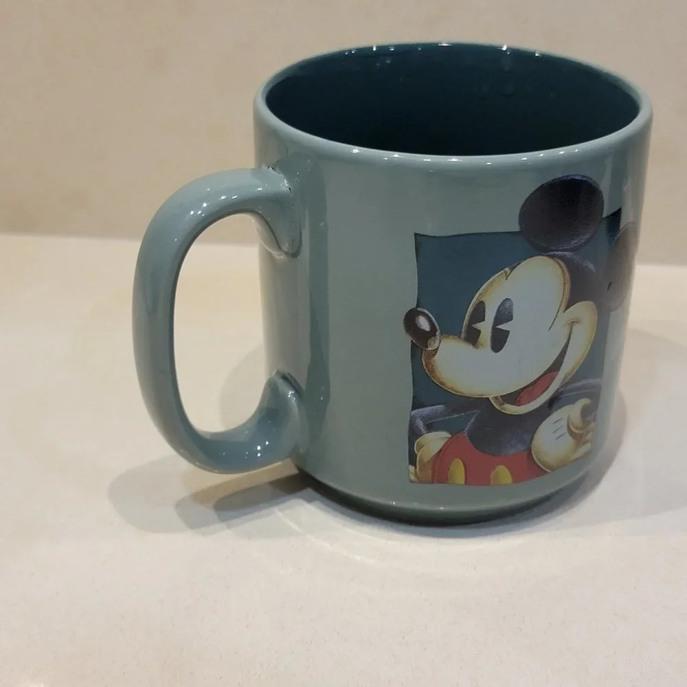 Disney Mickey Mouse Coffee Mug Green Ceramic 12 Ounce Cup Made‎ In Thailand